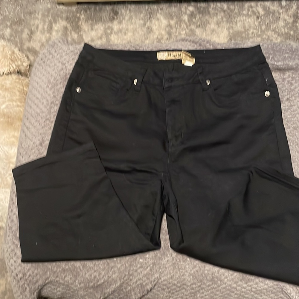 Black capris